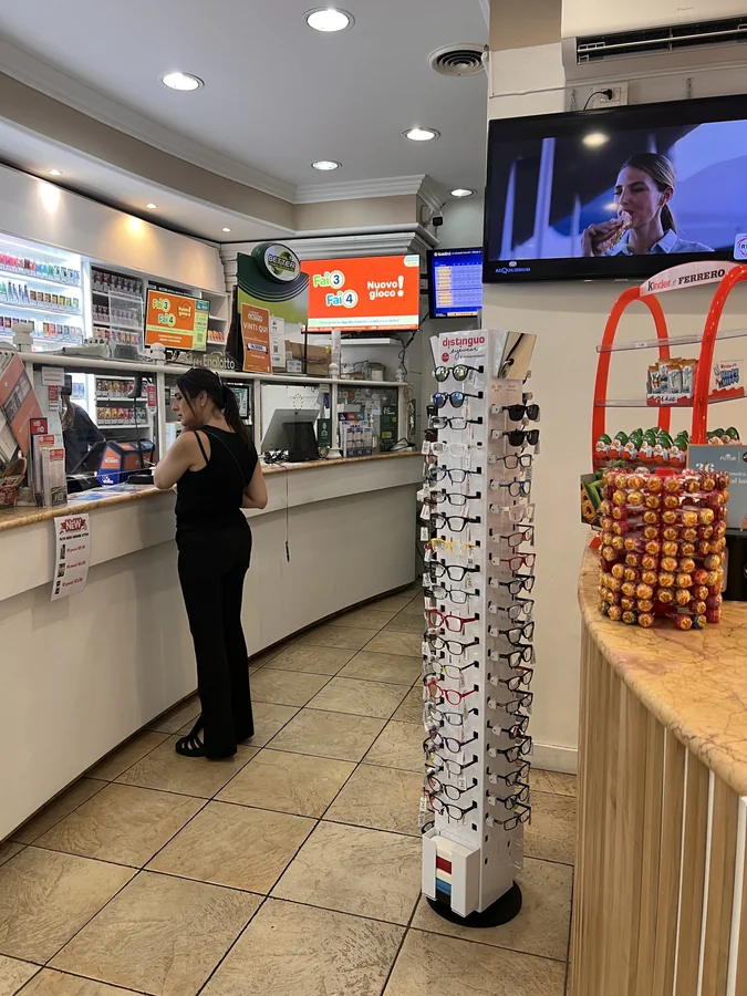 Espositori Distinguo nei punti vendita: Bar-tabacchi, foto 6