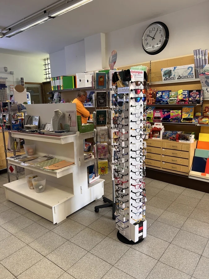 Espositori Distinguo nei punti vendita: Cartolerie-edicole, foto 3
