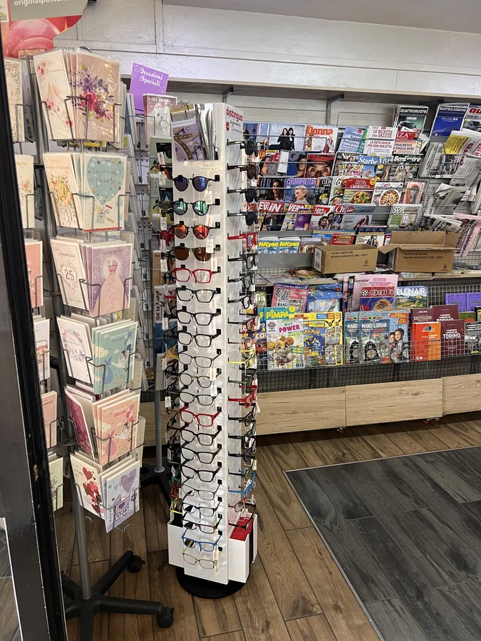 Espositori Distinguo nei punti vendita: Cartolerie-edicole, foto 4