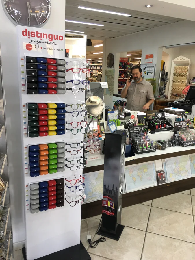 Espositori Distinguo nei punti vendita: Cartolerie-edicole, foto 6
