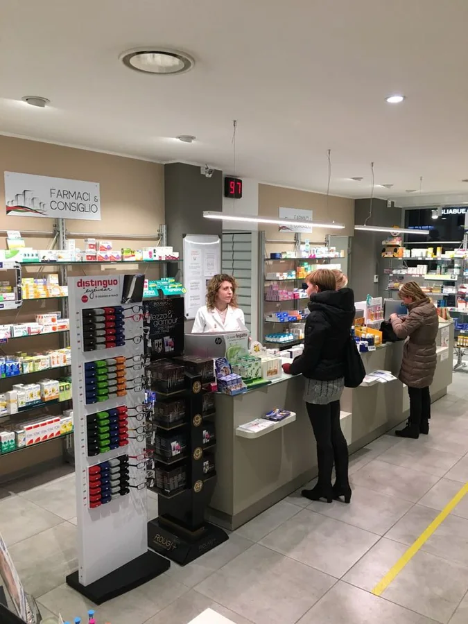 Espositori Distinguo nei punti vendita: Farmacie, foto 2