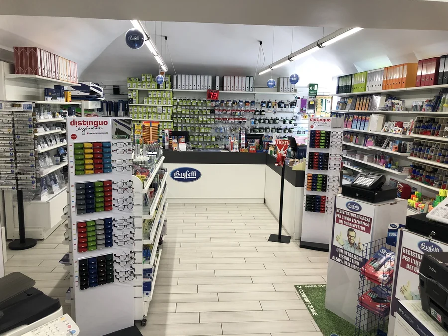 Espositori Distinguo nei punti vendita: Librerie-art.ufficio, foto 1