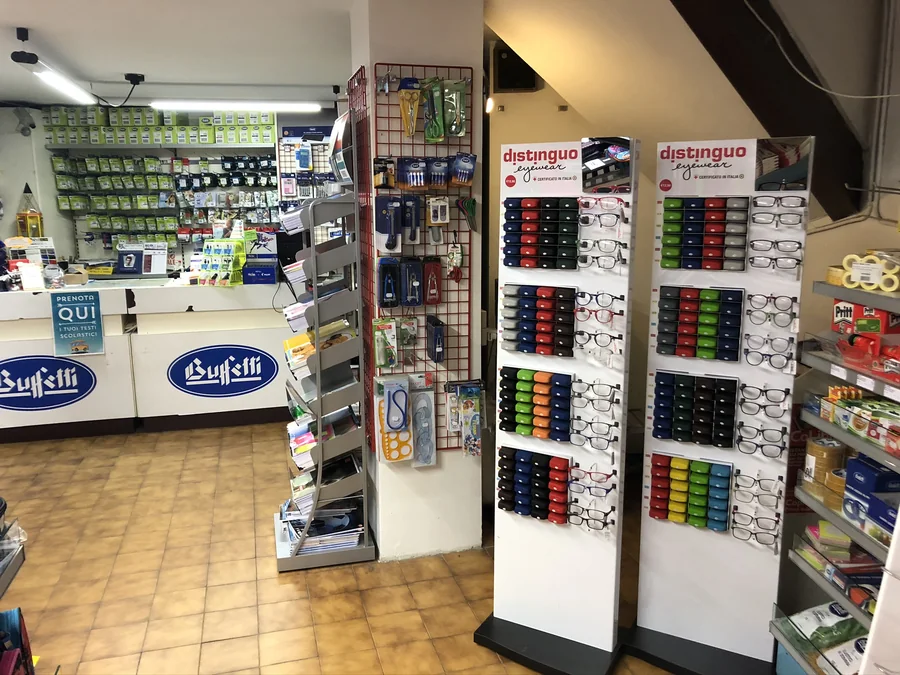 Espositori Distinguo nei punti vendita: Librerie-art.ufficio, foto 2
