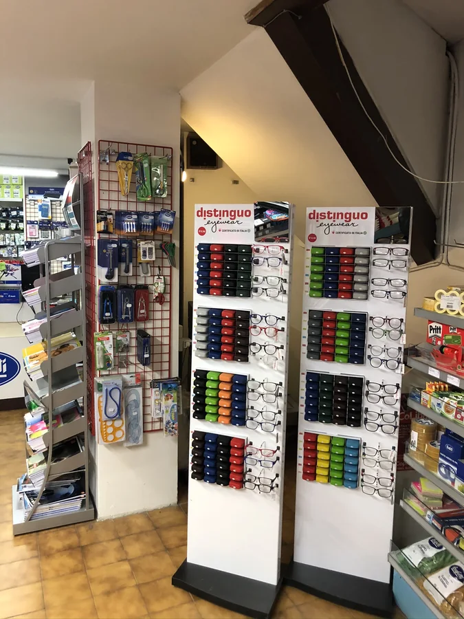 Espositori Distinguo nei punti vendita: Librerie-art.ufficio, foto 3