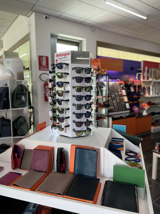 Espositori Distinguo nei punti vendita: Librerie-art.ufficio, foto 8