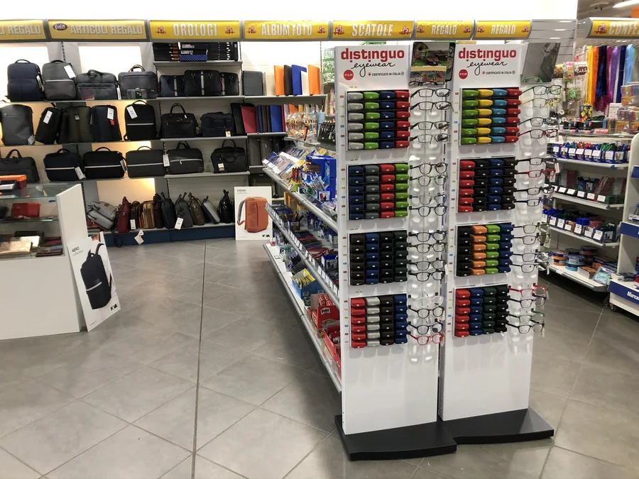 Espositori Distinguo nei punti vendita: Librerie-art.ufficio, foto 10